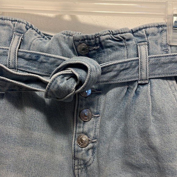 American Eagle Paper Bag Shorts - Picture 2 of 5